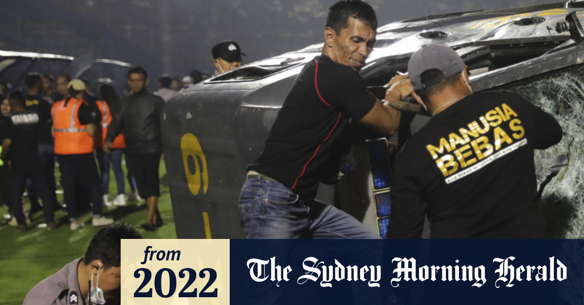 Indonesia football tragedy More than 120 fans dead at topflight match